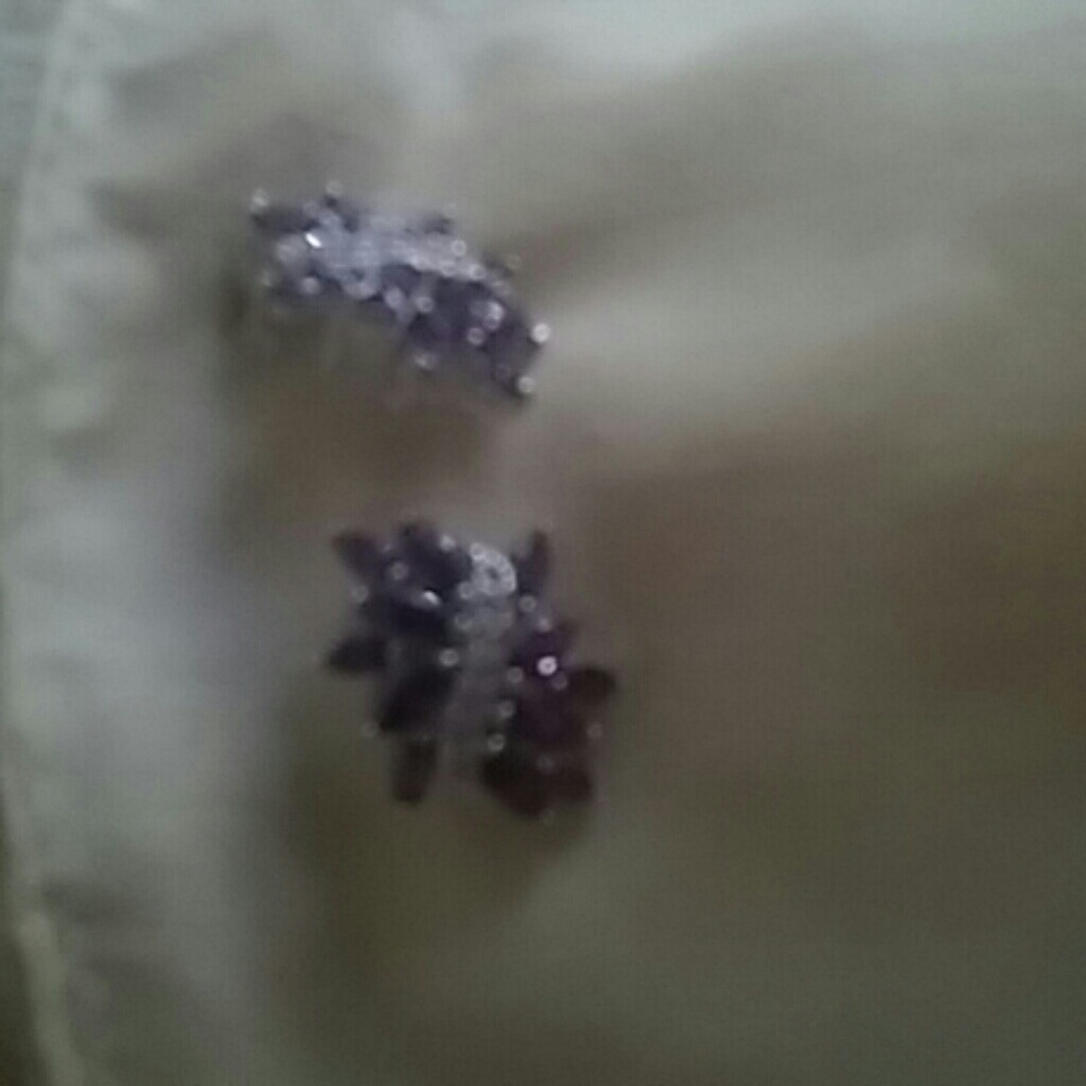 Earings - Picture 2 of 2